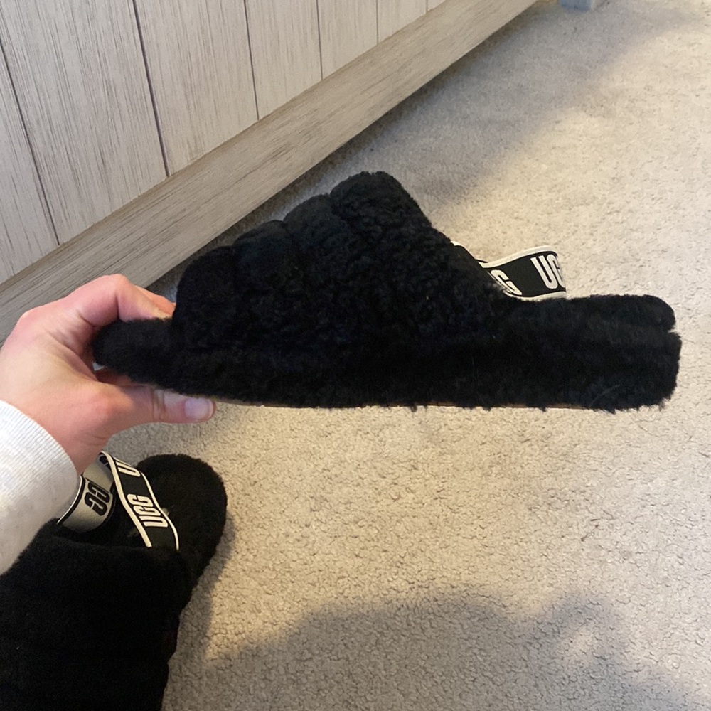 Women’s Black Open Toe Fuzzy Ugg Slippers - Picture 6 of 6